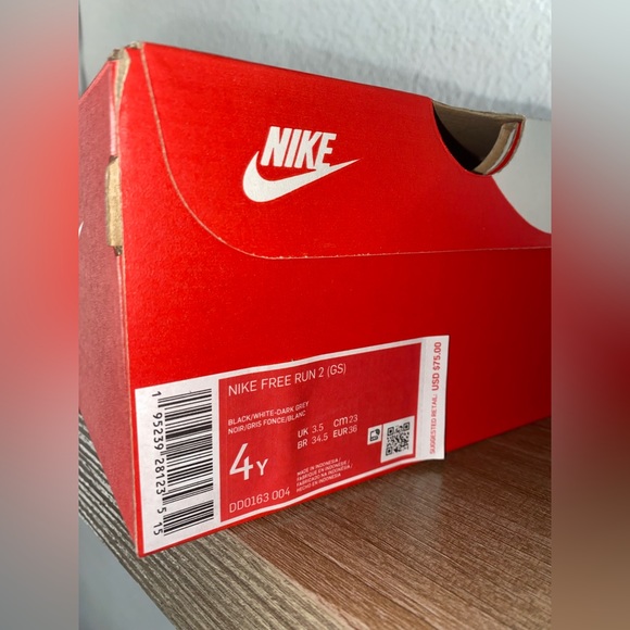 Nike 4Y Sneakers | “Free Run 2 (GS)” - Picture 2 of 7